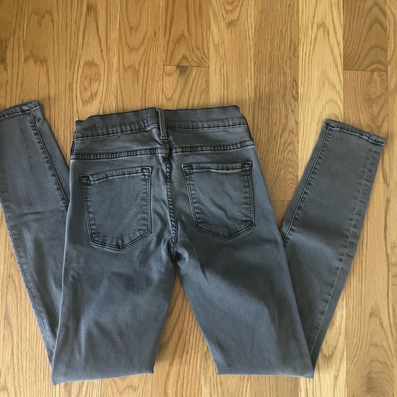 Frame Denim Le Skinny De Jeanne Jeans in Grey's Inn (Grey) - Size 26 - Picture 3 of 6